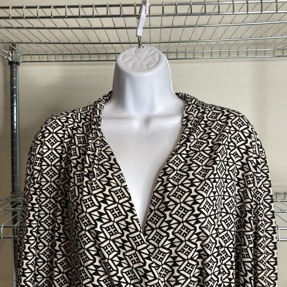 Chico's Women's Black White Geometric Faux Wrap Tunic Top‎ Size 3 XL Old Money - Picture 7 of 10